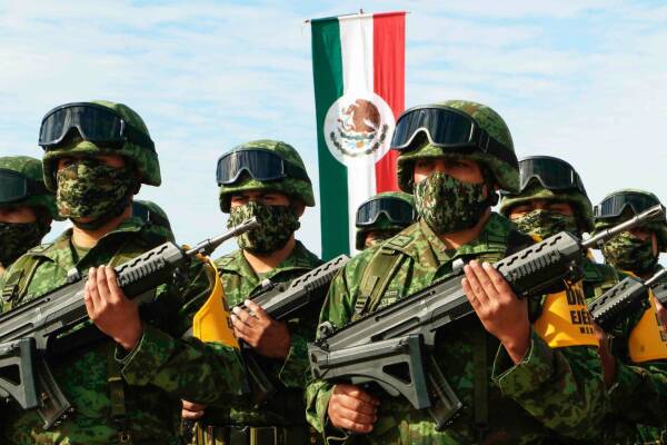 Elementos del Ejército Mexicano durante su 109 Aniversario en Ramos Arizpe, Coahuila