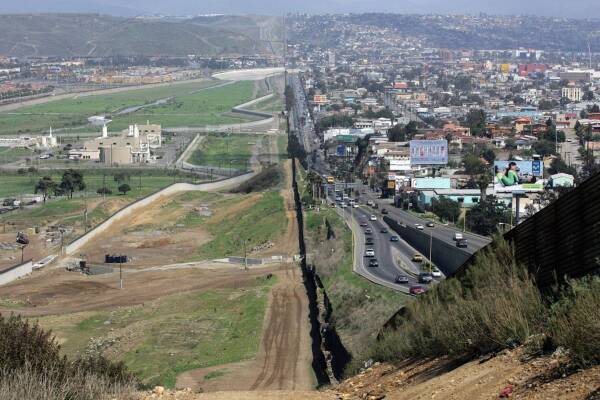 MUROS FRONTERIZOS EUA-MÉXICO