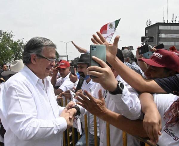 Marcelo Ebrard acudió a un mítin del candidato de Morena a la gubernatura de Coahuila, Armando Guadiana, en Saltillo