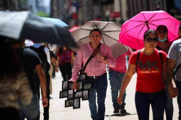 Un hombre se desvaneció en una calle de Monterrey y falleció a consecuencia de los síntomas de un golpe de calor