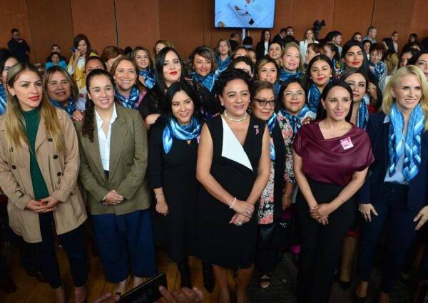 La maestra Delfina hace historia… y se lo reconocen mujeres